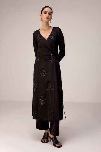 Shyam Narayan Prasad_Black Satin, Linen V-neck Applique Kurta And Pant Set _at_Aza_Fashions
