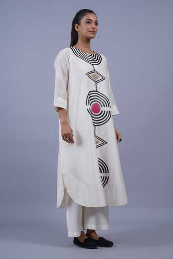 Taika By Poonam Bhagat_Ivory Chanderi Round Neck, Yes Cleopatra Embroidered Kurta And Pant Set _Online_at_Aza_Fashions