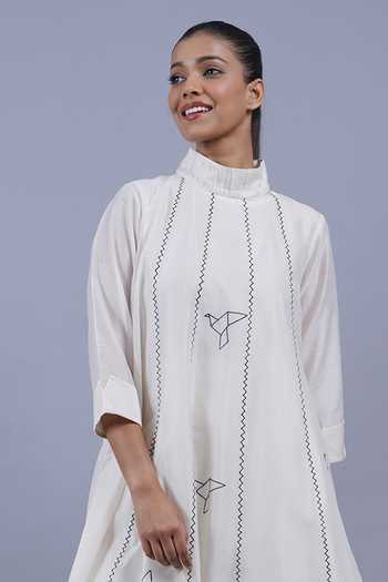Taika By Poonam Bhagat_Ivory Chanderi Mandarin Collar, Yes Spring Embroidered Kurta And Pant Set _Online_at_Aza_Fashions