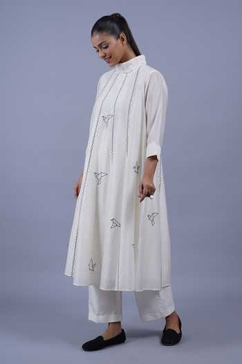 Taika By Poonam Bhagat_Ivory Chanderi Mandarin Collar, Yes Spring Embroidered Kurta And Pant Set _at_Aza_Fashions