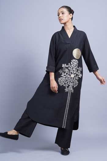 Buy_Taika By Poonam Bhagat_Black Chanderi V-neck, Yes Filigree Embroidered Kurta And Pant Set _Online_at_Aza_Fashions