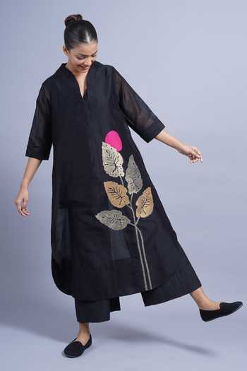 Buy_Taika By Poonam Bhagat_Black Chanderi V-neck Palm Placement Embroidered Kurta And Pant Set _Online_at_Aza_Fashions
