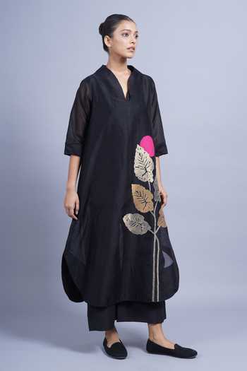 Shop_Taika By Poonam Bhagat_Black Chanderi V-neck Palm Placement Embroidered Kurta And Pant Set _Online_at_Aza_Fashions