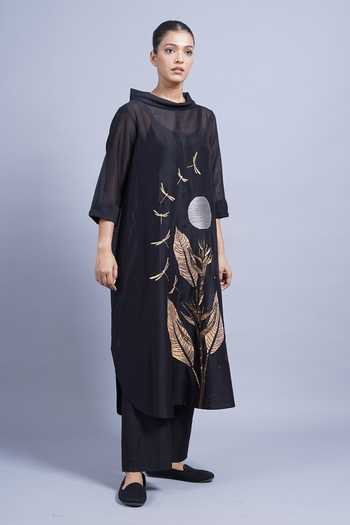 Taika By Poonam Bhagat_Black Chanderi Mandarin Collar Twilight Embroidered Kurta And Pant Set _Online_at_Aza_Fashions