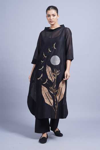 Taika By Poonam Bhagat_Black Chanderi Mandarin Collar Twilight Embroidered Kurta And Pant Set _at_Aza_Fashions