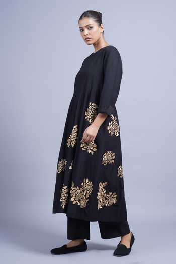 Taika By Poonam Bhagat_Black Chanderi Round Neck Blossom Embroidered Kurta And Pant Set _Online_at_Aza_Fashions