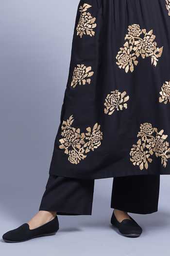 Taika By Poonam Bhagat_Black Chanderi Round Neck Blossom Embroidered Kurta And Pant Set _at_Aza_Fashions