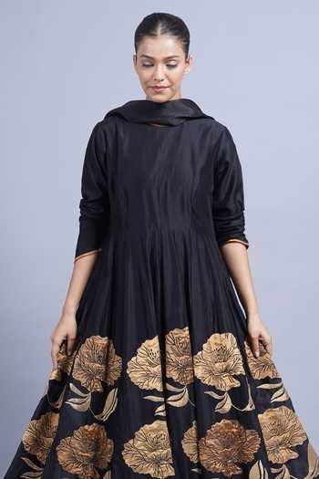 Taika By Poonam Bhagat_Black Chanderi Shawl Neck Grapes Placement Embroidered Kurta And Pant Set _at_Aza_Fashions