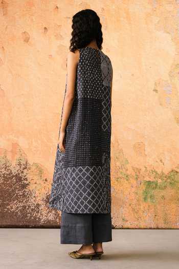 Shop Arcvsh By Pallavi Singh Blue Linen Round Neck, Yes Amaya Printed Tunic And Pant Set Online at Aza Fashions Shop_Arcvsh By Pallavi Singh_Blue Linen Round Neck, Yes Amaya Printed Tunic And Pant Set _Online_at_Aza_Fashions