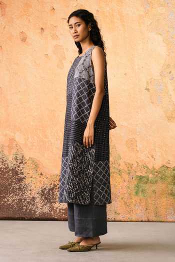 Arcvsh By Pallavi Singh Blue Linen Round Neck, Yes Amaya Printed Tunic And Pant Set at Aza Fashions Arcvsh By Pallavi Singh_Blue Linen Round Neck, Yes Amaya Printed Tunic And Pant Set _at_Aza_Fashions
