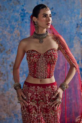 Show Shaa Red Chanderi, Net Sweetheart Neck Surkh Fish Cut Lehenga Set at Aza Fashions Show Shaa_Red Chanderi, Net Sweetheart Neck Surkh Fish Cut Lehenga Set _at_Aza_Fashions