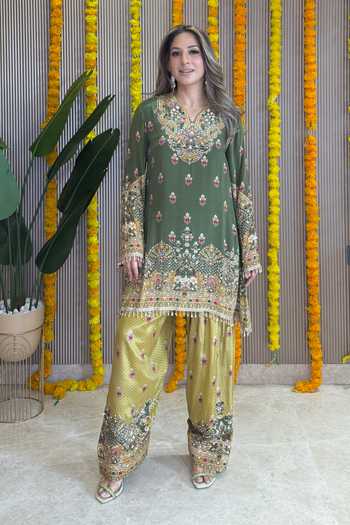 Surkh Syahi_Green Crepe V-neck, Yes Rooh Embellished Kurta Farshi Salwar Set _at_Aza_Fashions