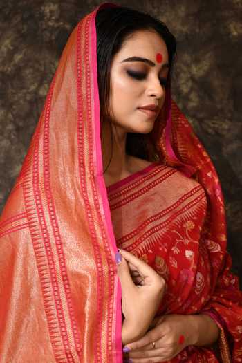 Buy_Vishwa By Pinki Sinha_Red Muslin Handwoven Saree With Running Blouse 