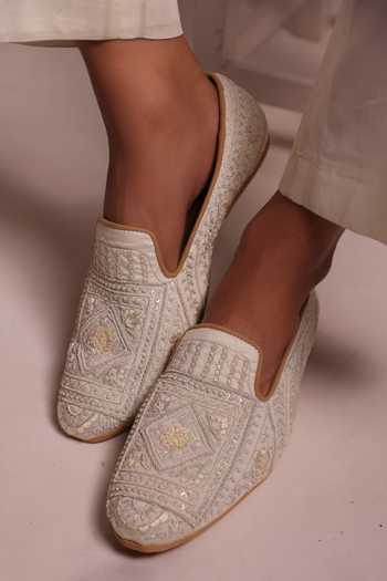 Paarsh The Pearl Citadel Embroidered Juttis 