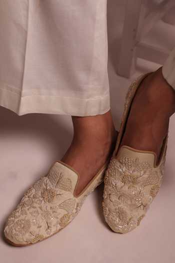 Paarsh Beige The Valli Heritage Zardozi Embroidered Loafers Online at Aza Fashions Paarsh_Beige The Valli Heritage Zardozi Embroidered Loafers _Online_at_Aza_Fashions