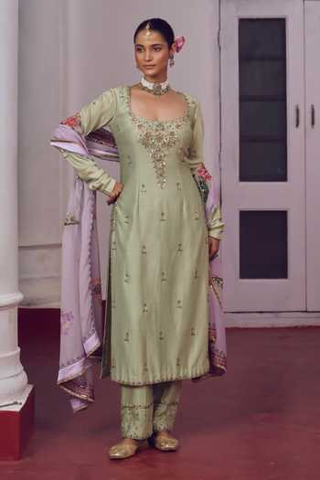 Irrau By Samir Mantri Kairi Embroidered Butti Kurta Set