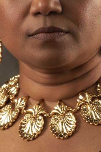 Anki Bunki Aditi Gold Plated Tarashi Floral Leaf Carved Necklace Set Online at Aza Fashions Anki Bunki Aditi_Gold Plated Tarashi Floral Leaf Carved Necklace Set _Online_at_Aza_Fashions