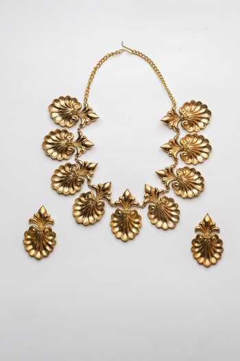 Anki Bunki Aditi Tarashi Floral Leaf Carved Necklace Set 