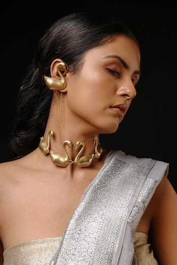 Anki Bunki Aditi Gold Plated Big Duck Choker And Earrings Set Online at Aza Fashions Anki Bunki Aditi_Gold Plated Big Duck Choker And Earrings Set _Online_at_Aza_Fashions