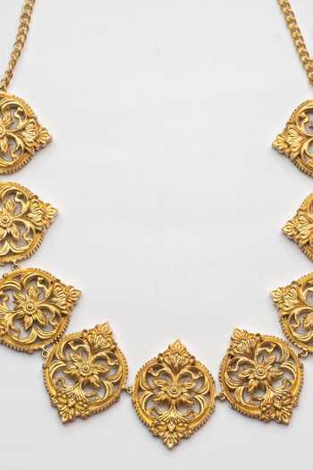 Buy Anki Bunki Aditi Gold Plated Akriti Leaf Cutwork Necklace Set Online at Aza Fashions Buy_Anki Bunki Aditi_Gold Plated Akriti Leaf Cutwork Necklace Set _Online_at_Aza_Fashions