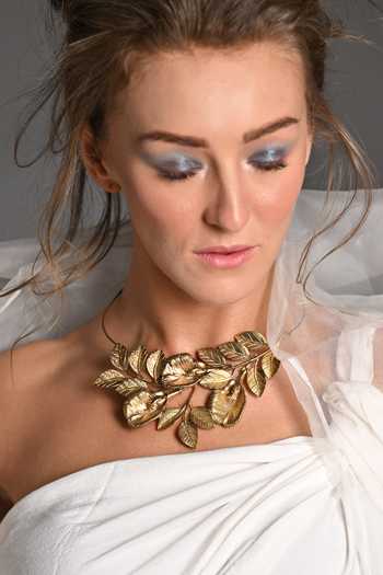 Buy_Anki Bunki Aditi_Gold Plated Aparajita Floral Leaf Carved Choker _Online_at_Aza_Fashions