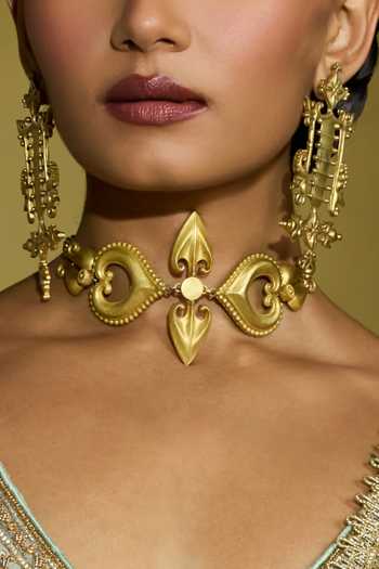 Anki Bunki Aditi Gold Plated Archana Symmetrical Choker With Earrings Online at Aza Fashions Anki Bunki Aditi_Gold Plated Archana Symmetrical Choker With Earrings _Online_at_Aza_Fashions