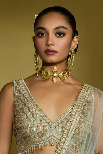 Anki Bunki Aditi Archana Symmetrical Choker With Earrings 