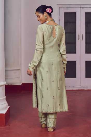 Irrau By Samir Mantri Kairi Embroidered Butti Kurta Set