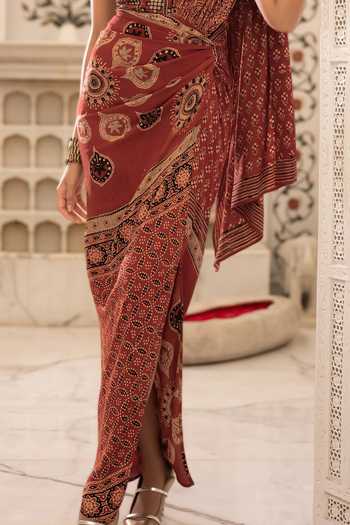 Dash And Dot Multi Color Viscose Sweetheart Neck Ajrakh Print Pre-draped Saree With Corset Online at Aza Fashions Dash And Dot_Multi Color Viscose Sweetheart Neck Ajrakh Print Pre-draped Saree With Corset _Online_at_Aza_Fashions