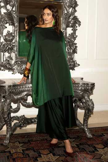 Dash And Dot Emerald Green Polyester Boat Flowy Ombre Boxy Tunic And Draped Culotte Pant Set at Aza Fashions Dash And Dot_Emerald Green Polyester Boat Flowy Ombre Boxy Tunic And Draped Culotte Pant Set _at_Aza_Fashions