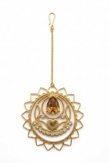 Ornamaas Gold Plated Geometric Sunburst Frame Maangtikka Online at Aza Fashions Ornamaas_Gold Plated Geometric Sunburst Frame Maangtikka _Online_at_Aza_Fashions