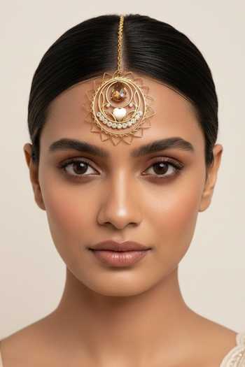 Ornamaas Geometric Sunburst Frame Maangtikka 