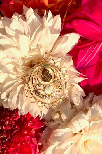 Buy_Ornamaas_Gold Plated Geometric Sunburst Frame Maangtikka 