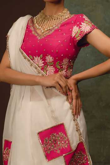 17:17 By Simmi Saboo White Organza V-neck Lotus Embroidered Saree With Blouse Online at Aza Fashions 17:17 By Simmi Saboo_White Organza V-neck Lotus Embroidered Saree With Blouse _Online_at_Aza_Fashions