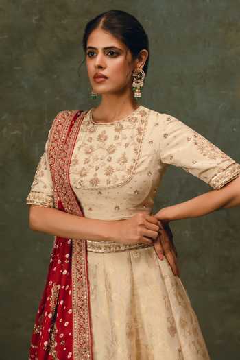 17:17 By Simmi Saboo Embroidered Blouse Lehenga Set