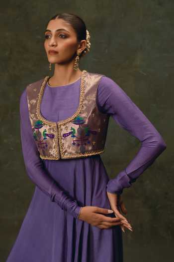 17:17 By Simmi Saboo Purple Silk Scoop , Round Paithani Woven Koti With Anarkali Online at Aza Fashions 17:17 By Simmi Saboo_Purple Silk Scoop , Round Paithani Woven Koti With Anarkali _Online_at_Aza_Fashions