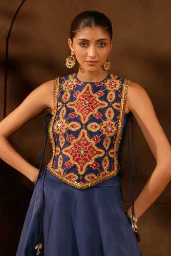 17:17 By Simmi Saboo Blue Twill Round Neck Patola Pattern Cape Lehenga Set Online at Aza Fashions 17:17 By Simmi Saboo_Blue Twill Round Neck Patola Pattern Cape Lehenga Set _Online_at_Aza_Fashions