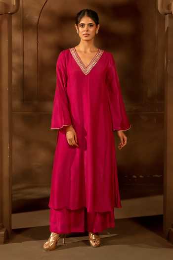 17:17 By Simmi Saboo Neckline Embroidered Kurta & Pant Set