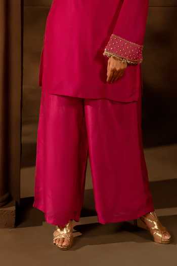 17:17 By Simmi Saboo Pink V-neck Placement Embroidered Kurta And Pant Set Online at Aza Fashions 17:17 By Simmi Saboo_Pink V-neck Placement Embroidered Kurta And Pant Set _Online_at_Aza_Fashions