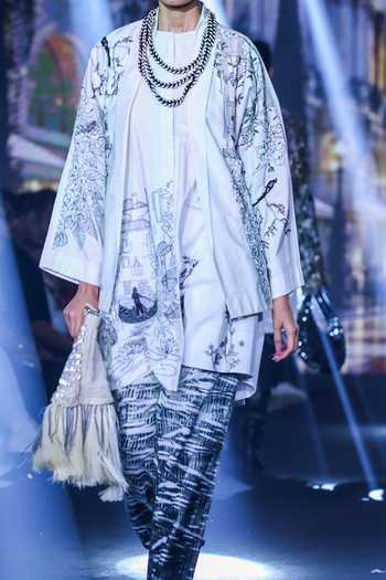 Rahul Singh Kantha Hand Embroidered Kurta Set 