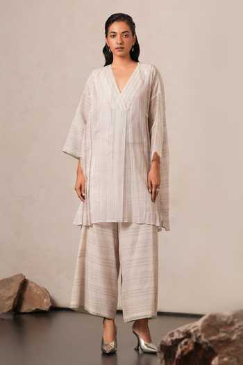 Urvashi Kaur Off White Kota Doria, Cotton V-neck Checkered Woven Tunic Online at Aza Fashions Urvashi Kaur_Off White Kota Doria, Cotton V-neck Checkered Woven Tunic _Online_at_Aza_Fashions