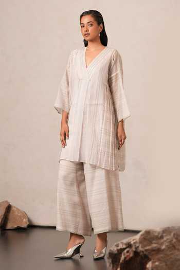 Buy Urvashi Kaur Off White Kota Doria, Cotton V-neck Checkered Woven Tunic Online at Aza Fashions Buy_Urvashi Kaur_Off White Kota Doria, Cotton V-neck Checkered Woven Tunic _Online_at_Aza_Fashions