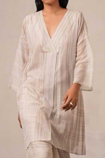 Shop Urvashi Kaur Off White Kota Doria, Cotton V-neck Checkered Woven Tunic Online at Aza Fashions Shop_Urvashi Kaur_Off White Kota Doria, Cotton V-neck Checkered Woven Tunic _Online_at_Aza_Fashions