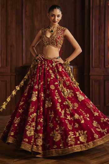 Mahima Mahajan_Red Silk Organza Round Neck Nooran Embroidered Lehenga Set _at_Aza_Fashions
