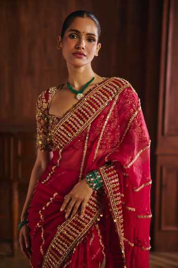 Mahima Mahajan_Red Silk Organza Sweetheart Neck Radha Saree With Blouse _Online_at_Aza_Fashions