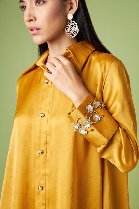 Buy_Aakaar_Yellow Silk Embroidery Collared Placement Floral Embellished Tunic Pant Set _Online_at_Aza_Fashions