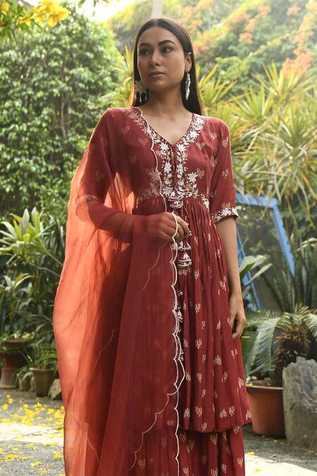 Buy Rekha Agra Orange Organza, Crinkled Cotton Satin V Neck Printed Anarkali Set Online at Aza Fashions Buy_Rekha Agra_Orange Organza, Crinkled Cotton Satin V Neck Printed Anarkali Set _Online_at_Aza_Fashions