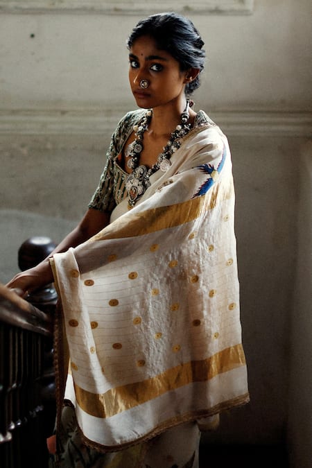 Archana Jaju_Off White Handwoven Silk Animal, Forest Patterns, Kalamkari Saree With Blouse_at_Aza_Fashions