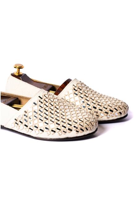 Artimen_Off White Embroidery, Mirrors Hand Mespad _Online_at_Aza_Fashions