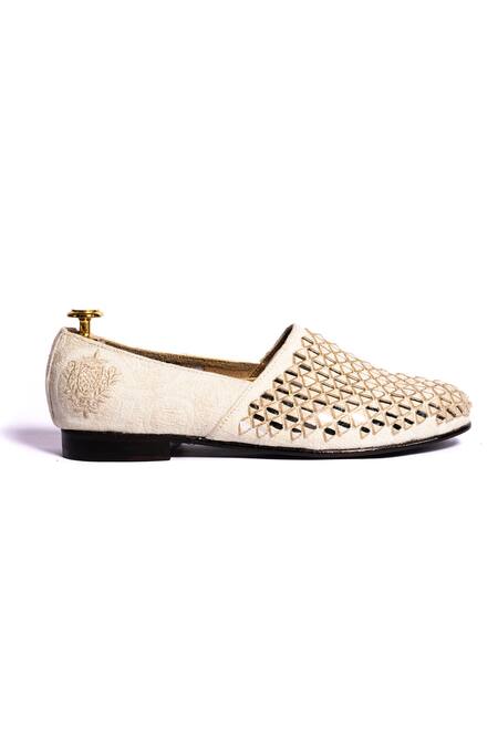 Buy_Artimen_Off White Embroidery, Mirrors Hand Mespad _Online_at_Aza_Fashions
